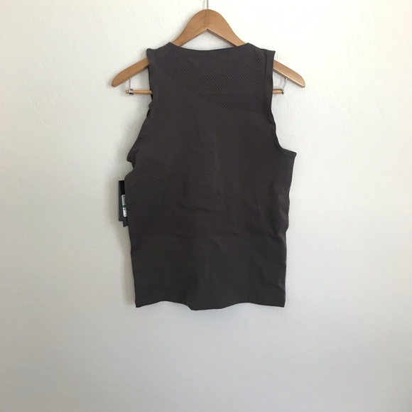 Under Armour Compression Workout Tank Size L - Picture 2 of 4